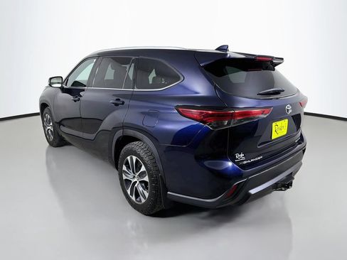 Used 2022 Toyota Highlander XLE AWD/4WD image 8
