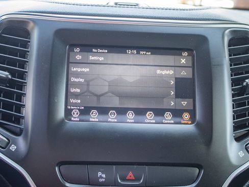 Used 2019 Jeep Cherokee Latitude Plus AWD/4WD image 47