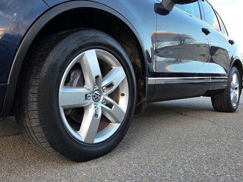 Used 2012 Volkswagen Touareg VR6 image 7