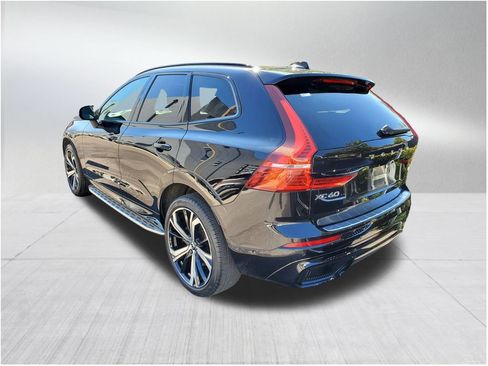 Certified 2022 Volvo XC60 B5 R-Design w/ Advanced Package image 3
