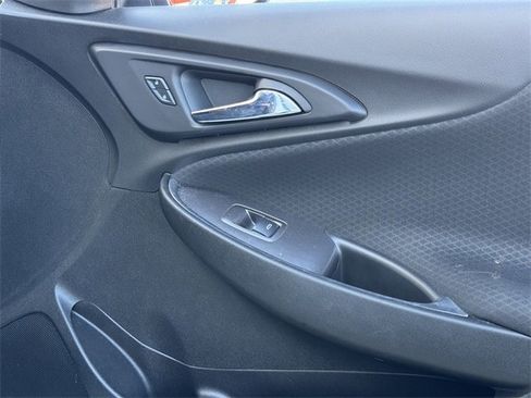 Used 2018 Chevrolet Malibu LT image 25