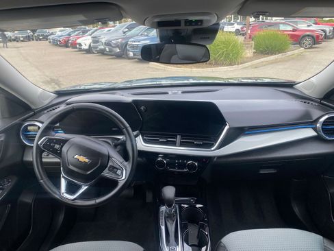 Used 2025 Chevrolet Trax LT w/ LT Convenience Package image 34