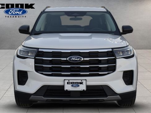New 2026 Ford Explorer Active RWD image 2