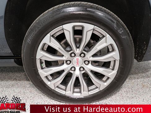 Used 2021 GMC Yukon XL Denali w/ Denali Premium Package image 10