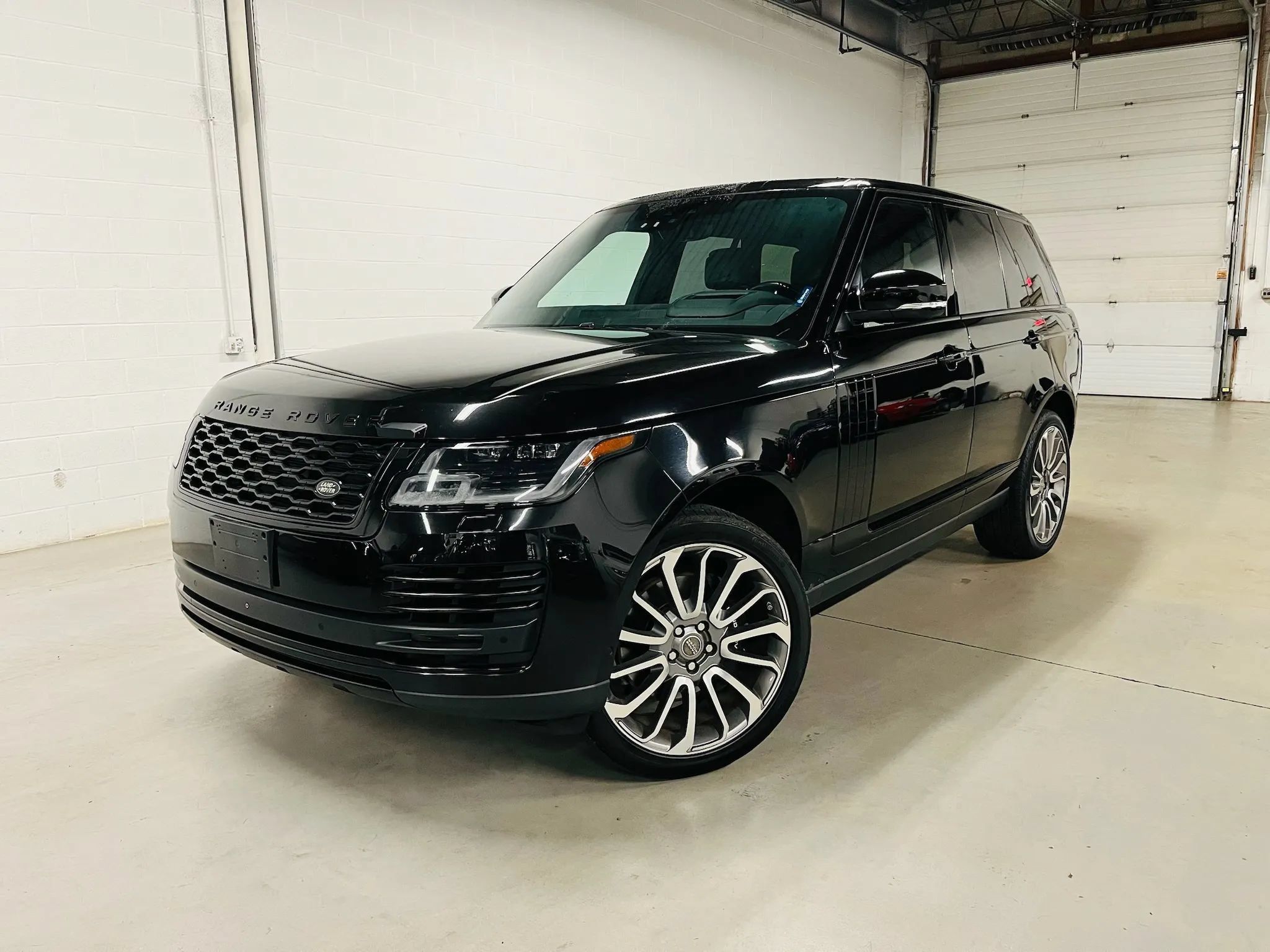 Used 2019 Land Rover Range Rover Supercharged AWD/4WD image 1