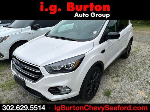 Used 2017 Ford Escape SE w/ Equipment Group 201A FWD image 1
