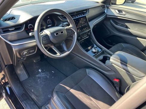 Used 2024 Jeep Grand Cherokee Altitude image 13