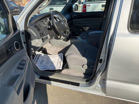 Used 2011 Toyota Tacoma 4WD Double V6 AT (Natl) w/ TRD Sport Pkg image 7