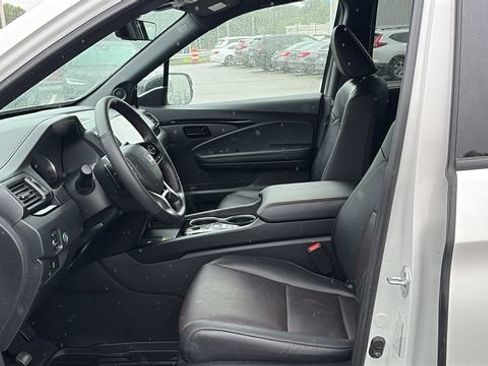 Used 2024 Honda Passport Black Edition image 9
