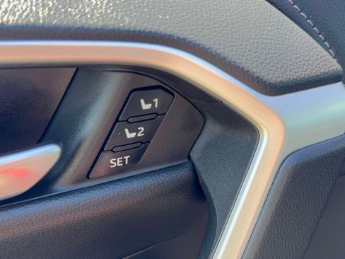 Certified 2022 Toyota RAV4 Limited AWD/4WD image 17