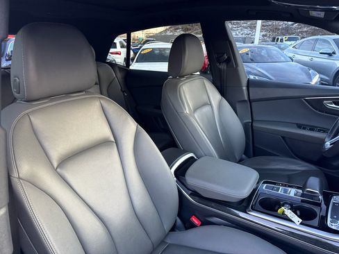 Used 2019 Audi Q8 Premium Plus w/ Premium Plus image 25