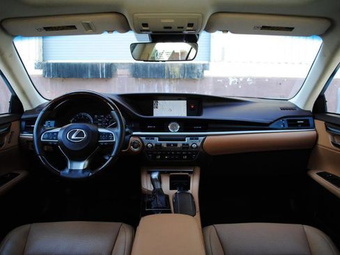 Used 2017 Lexus ES 350 Premium w/ Navigation System Package image 2