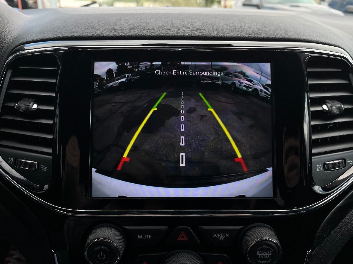 Used 2020 Jeep Grand Cherokee Altitude RWD image 14