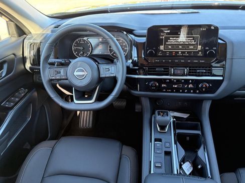 New 2025 Nissan Pathfinder SL image 12