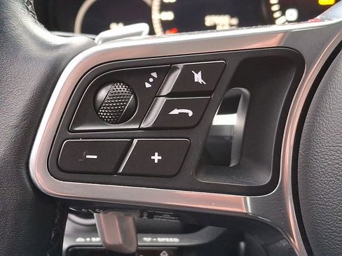 Used 2023 Porsche Cayenne w/ Premium Package image 17