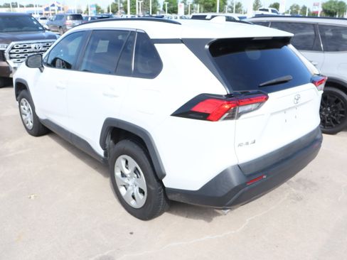 Used 2021 Toyota RAV4 LE image 7