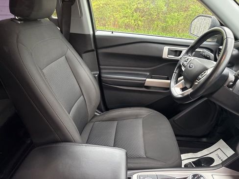 Used 2022 Ford Explorer XLT AWD/4WD image 35