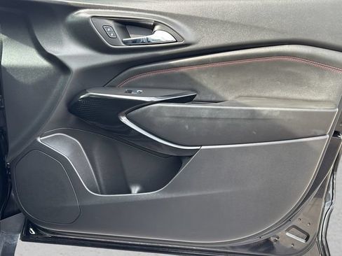 Used 2025 Chevrolet Trax RS w/ Sunroof Package FWD image 9