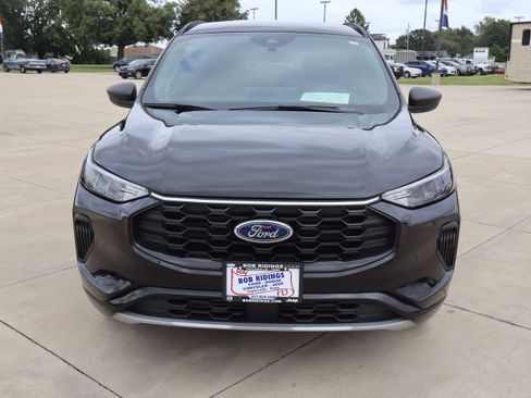 Used 2024 Ford Escape ST-Line w/ Tech Pack #1 AWD/4WD image 2