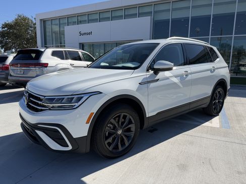 Certified 2024 Volkswagen Tiguan SE image 7