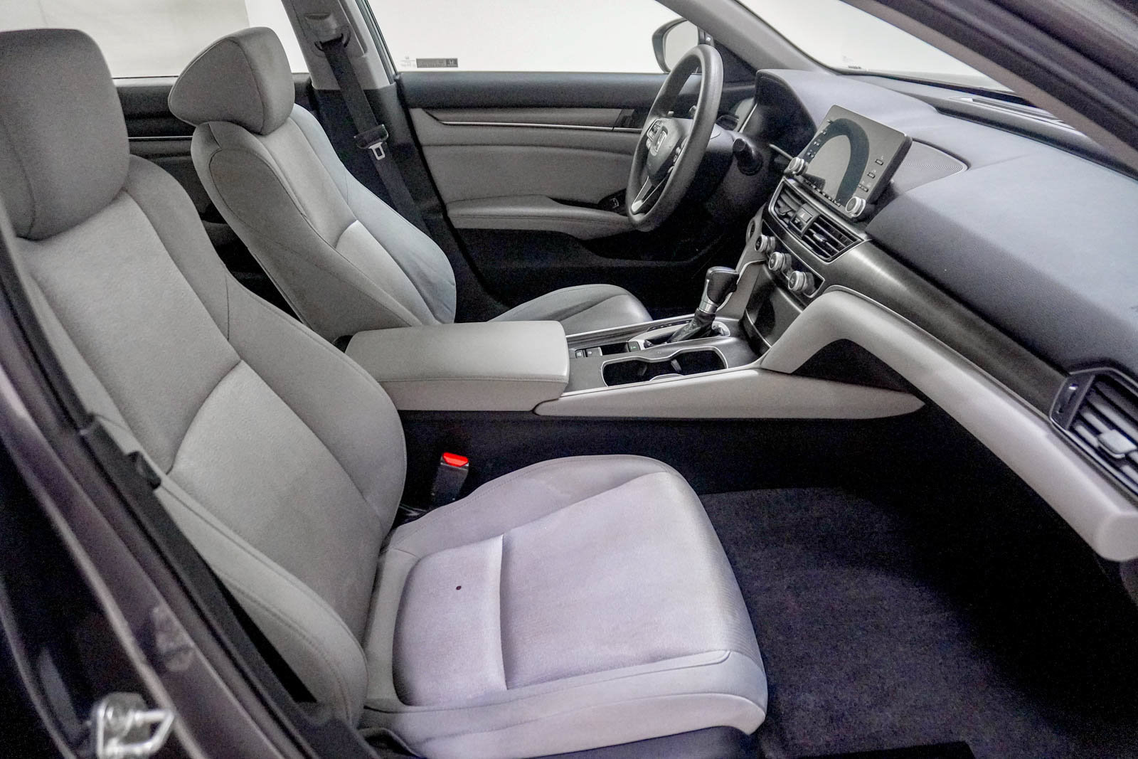 Used 2018 Honda Accord LX image 30