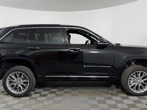 Used 2023 Jeep Grand Cherokee Summit AWD/4WD image 9