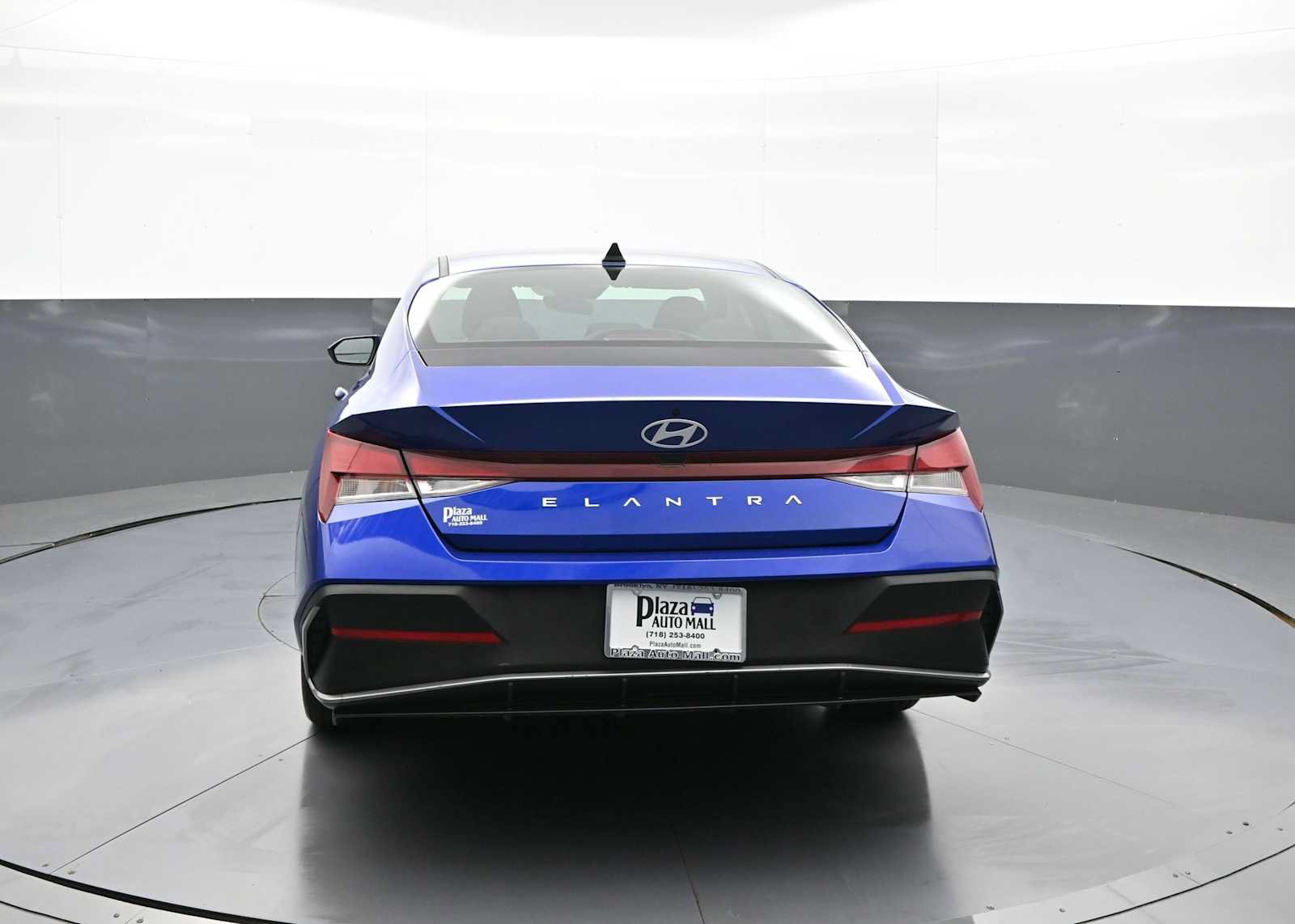 Certified 2025 Hyundai Elantra SE w/ Cargo Package FWD image 7