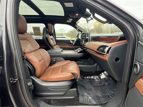 Used 2022 Lincoln Navigator Reserve image 32