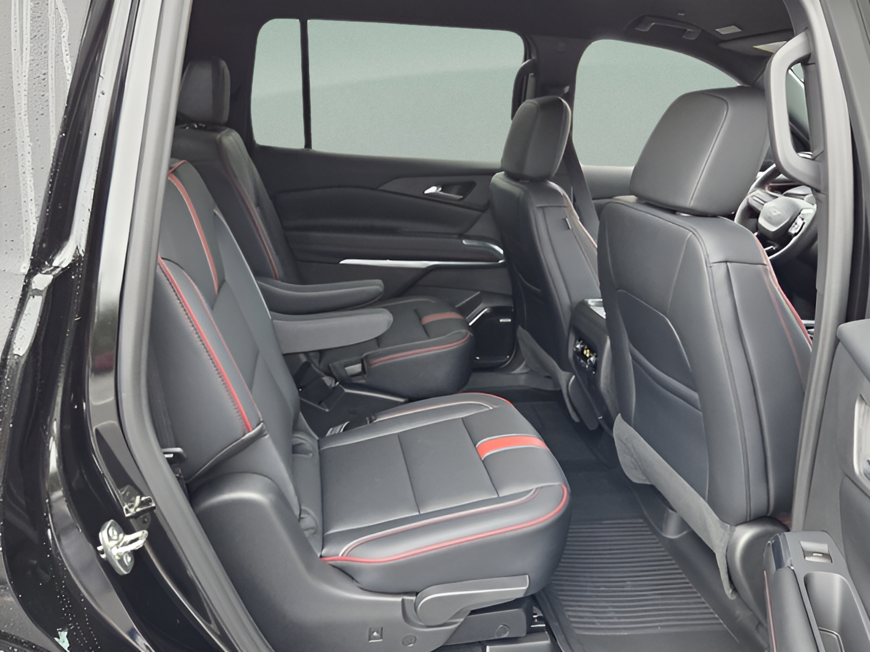 New 2027 Chevrolet Traverse RS w/ LPO, Floor Liner Package FWD image 14
