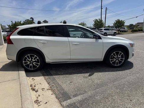 Used 2018 Volvo V60 T5 Cross Country AWD/4WD image 41