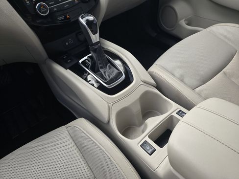Used 2022 Nissan Rogue Sport SL FWD image 18