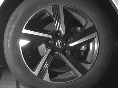 Used 2025 Nissan Sentra SV image 13