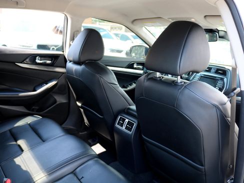 Used 2022 Nissan Maxima SV w/ Floor Mat Group image 33