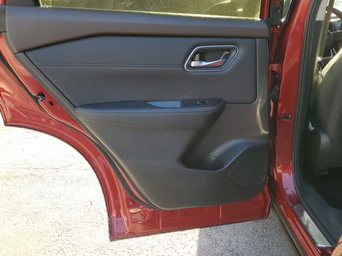 Used 2023 Nissan Rogue Platinum w/ Platinum Premium Package image 11