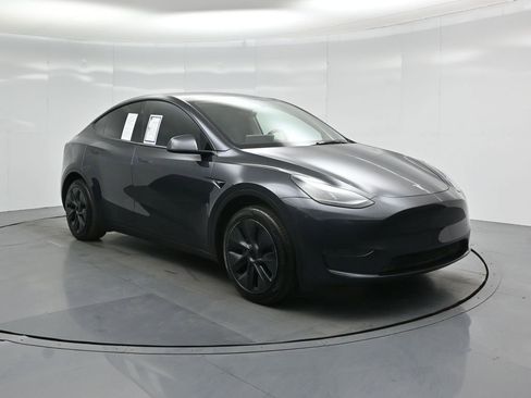 Used 2024 Tesla Model Y Long Range image 52
