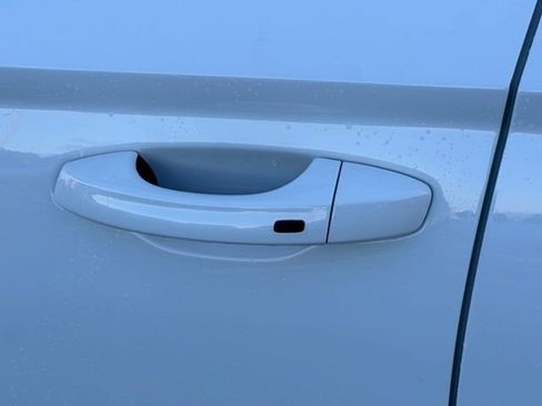 New 2026 Volkswagen Taos SE image 13