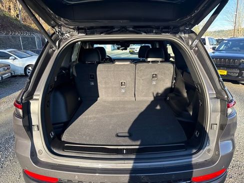 New 2025 Jeep Grand Cherokee Limited image 12