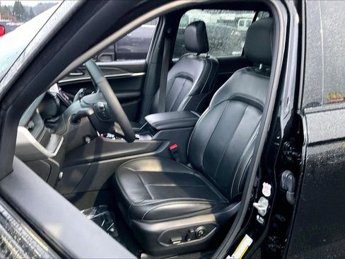 Used 2024 Jeep Grand Cherokee L Limited w/ Luxury Tech Group II image 24