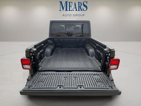 Used 2023 Jeep Gladiator Mojave w/ Cold Weather Group image 15