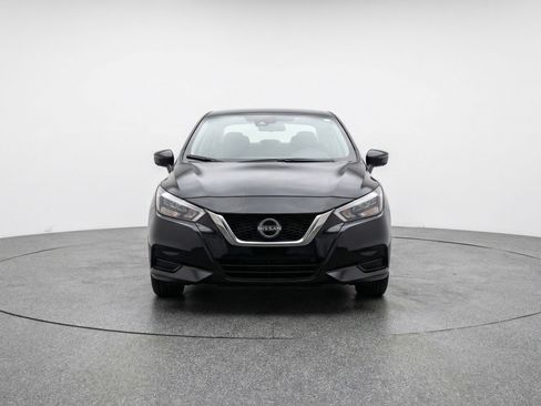 Used 2025 Nissan Versa SV image 2