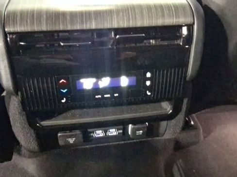 Used 2024 Jeep Wagoneer L Series II w/ Flexible Seating Group image 25