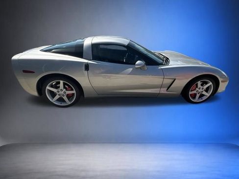 Used 2005 Chevrolet Corvette Coupe w/ Preferred Equipment Group RWD image 5