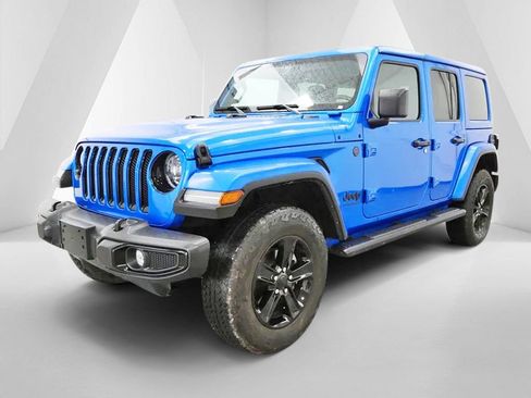 Used 2023 Jeep Wrangler Unlimited Sahara AWD/4WD image 3