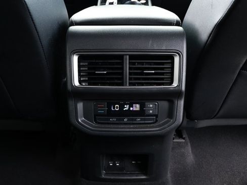 Used 2024 Volkswagen Atlas SE AWD/4WD image 27