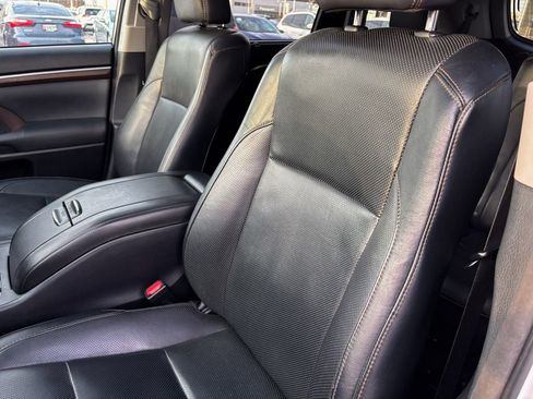 Used 2014 Toyota Highlander Limited image 19