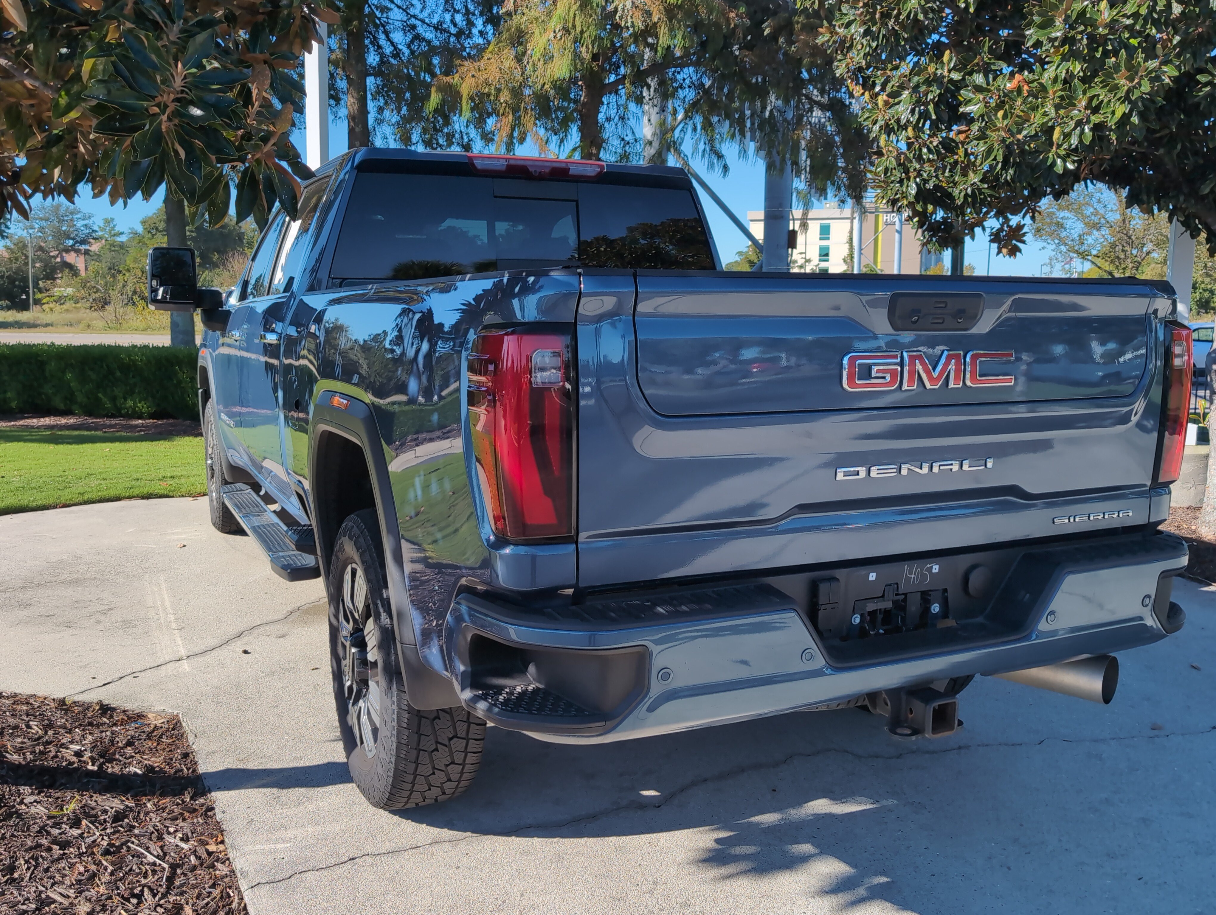 Used 2025 GMC Sierra 3500 Denali w/ Denali Reserve Package AWD/4WD image 8