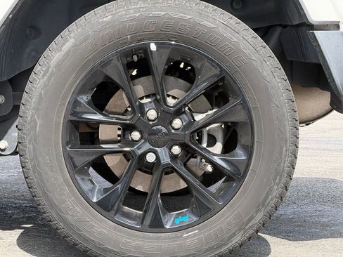 Used 2022 Jeep Wrangler Unlimited Sahara image 3