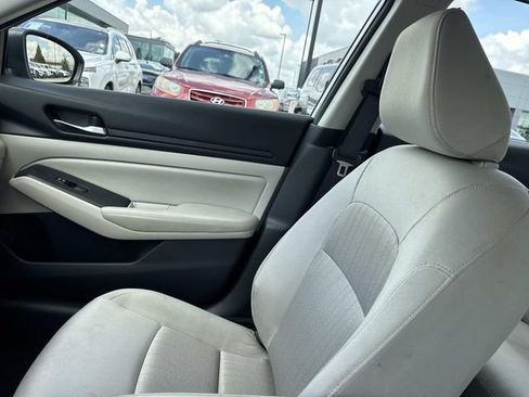 Used 2025 Nissan Altima 2.5 SV FWD image 21