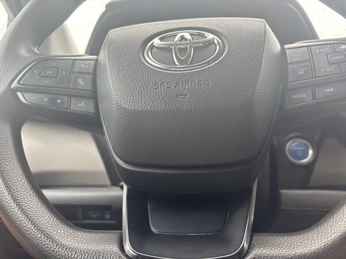 Used 2024 Toyota Sienna LE AWD/4WD image 11