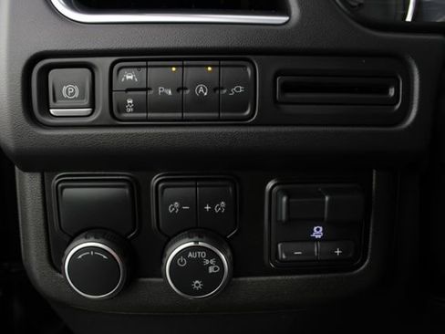 Used 2021 Chevrolet Tahoe LT w/ LT Signature Package image 9